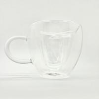 Tasse a the en verre originale en forme de coeur avec poignee